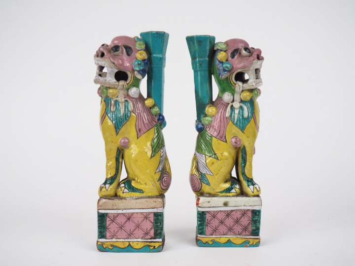 Chine, période Jiaqing, (1796-1820) Paire de porte baguettes à encens 