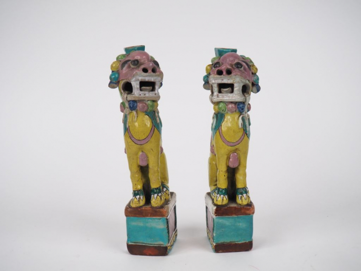 Chine, période Jiaqing, (1796-1820) Paire de porte baguettes à encens 