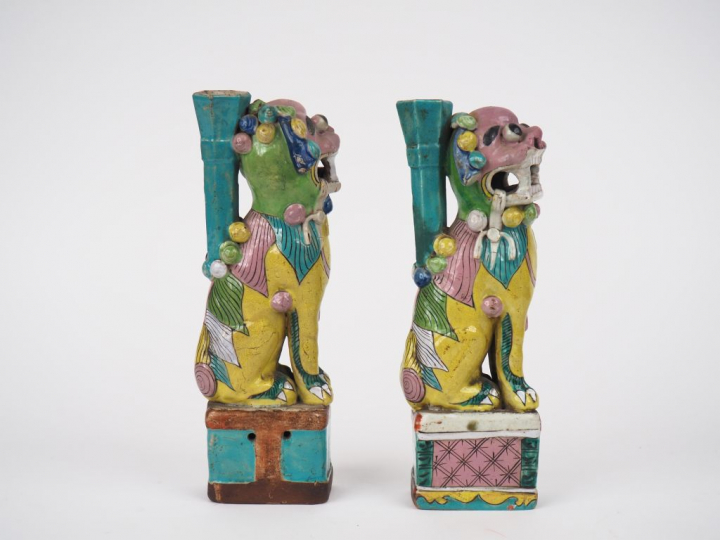 Chine, période Jiaqing, (1796-1820) Paire de porte baguettes à encens 
