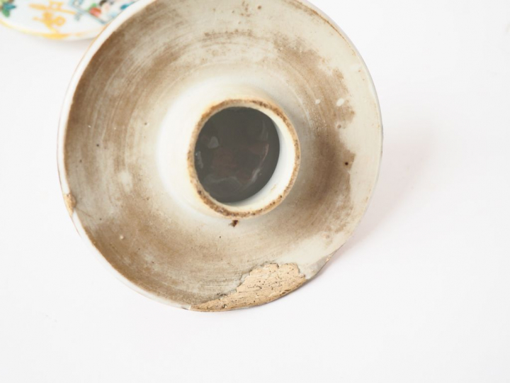 Chine, Canton fin XIXe siècle,  Paire de vases couverts de forme lance