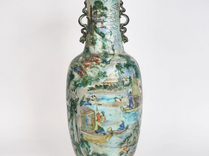 Chine, fin XIXe siècle,  Grand vase balustre en porcelaine et émaux po