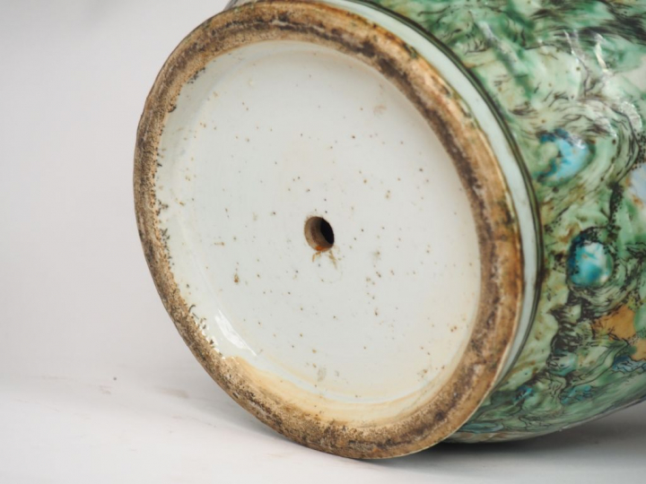 Chine, fin XIXe siècle,  Grand vase balustre en porcelaine et émaux po