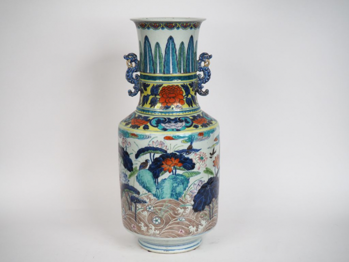 Chine XIXe siècle, Grand vase de forme balustre en porcelaine richemen