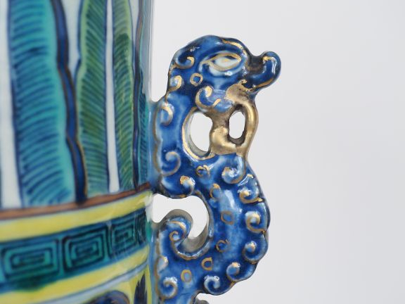 Chine XIXe siècle, Grand vase de forme balustre en porcelaine richemen