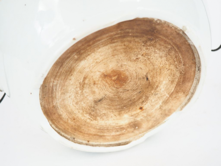 Chine, XXe siècle, Bouillon en porcelaine et émaux de style famille ro