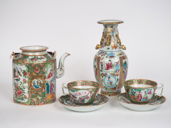 Canton, fin XIXe siècle,  Ensemble en porcelaine de Canton comprenant 