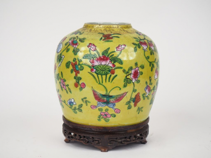 Chine, période Guangxu Pot à gingembre en porcelaine et émaux de la fa
