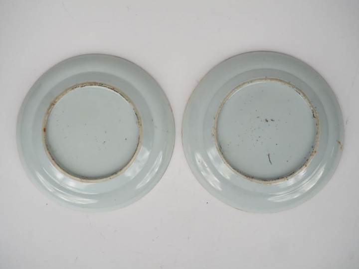 Canton, fin XIXe siècle,  Paire d'assiettes en porcelaine et émaux de 