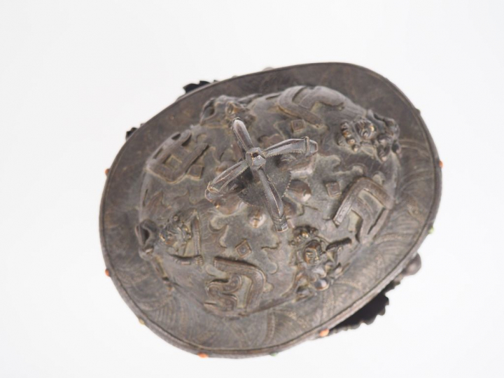 Tibet XVIIIe siècle, Kapala surmonté d'un couvercle en bronze à décor 