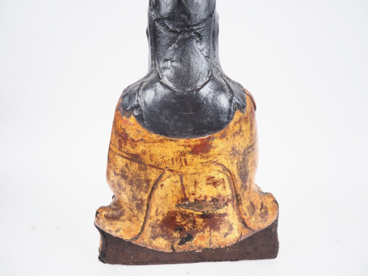 Chine, époque Ming, XVe XVIe siècle Dignitaire assis en majesté en laq