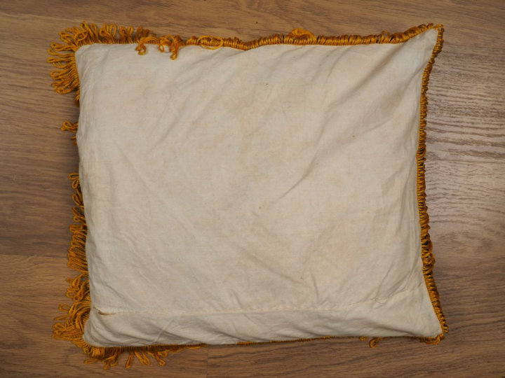 Chine du Sud, vers 1900 Ensemble comprenant un tissu et un coussin ass