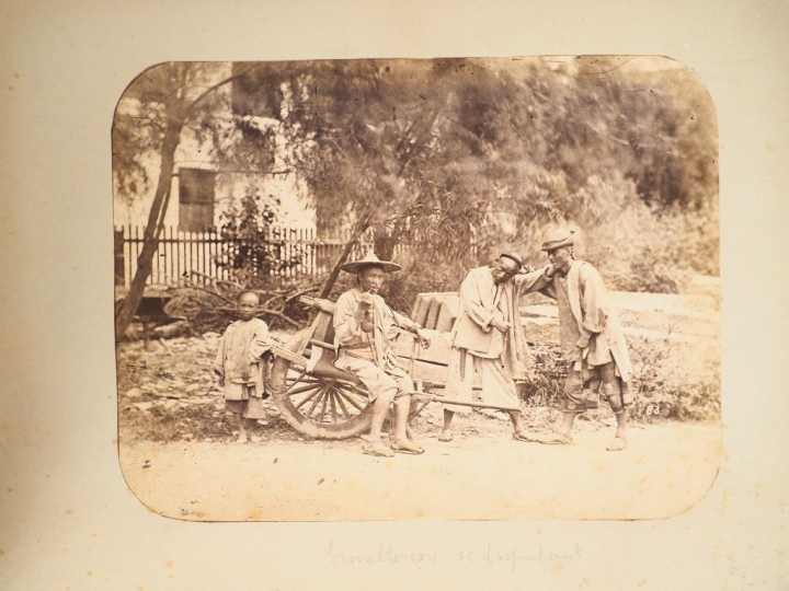 Chine, période Guangxu, Album photos comprenant un ensemble de 45 phot
