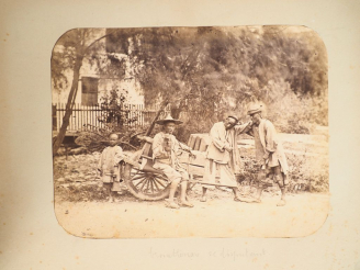 Vente aux enchères Chine, période Guangxu, Album photos comprenant un ensemble de 45 phot