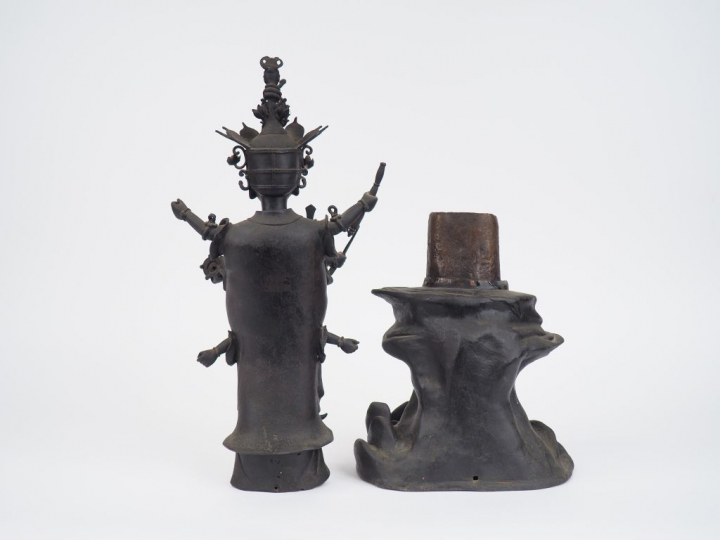Vietnam, XVIIIe siècle,  Important sujet en bronze de patine brune rep