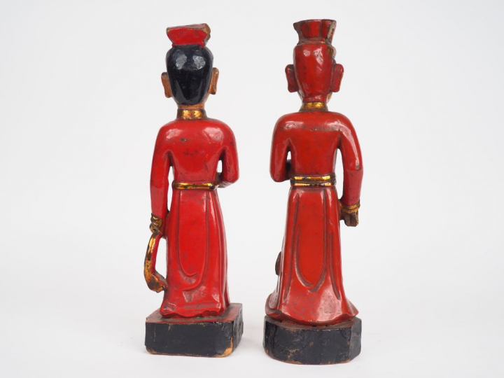 Vietnam, fin XIXe siècle,  Paire d’adorants en bois laqué noir, rouge 