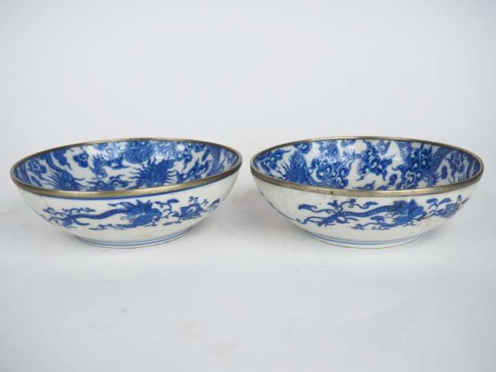 Vietnam, première moitié du XXe siècle Paire de coupes en porcelaine b