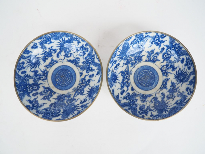Vietnam, première moitié du XXe siècle Paire de coupes en porcelaine b