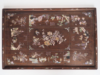 Vente aux enchères Indochine, travail de Nam Dinh vers 1900 Plateau en bois de rose incru