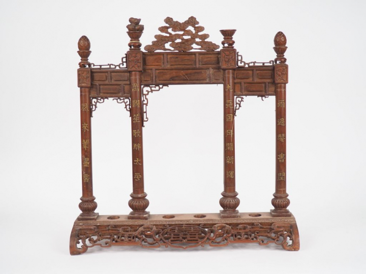 Indochine, vers 1900,  Porte pipes à opium et fourneaux en bois repren