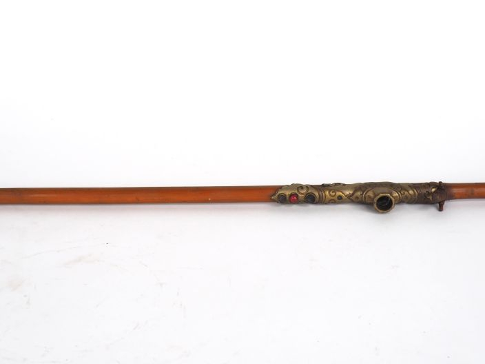 Indochine, vers 1900 Pipe à opium en bambou, la plaquette en métal rep