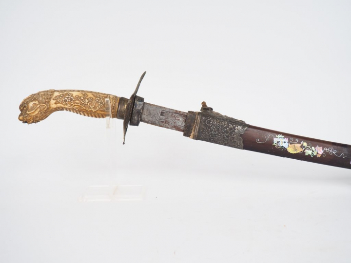 Indochine vers 1900, Travail de Nam Dinh,  Sabre avec fourreau en bois