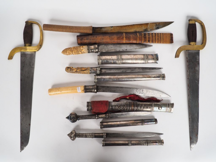 Birmanie et Indonésie, XIXe siècle,  Ensemble comprenant huit armes do