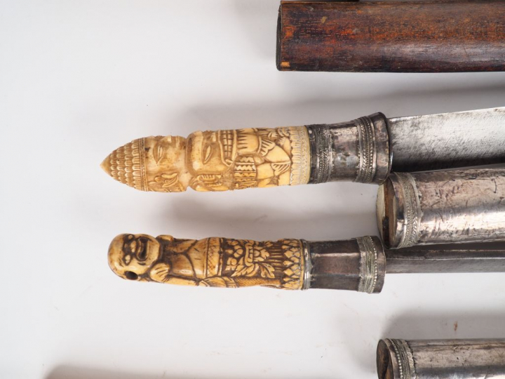 Birmanie et Indonésie, XIXe siècle,  Ensemble comprenant huit armes do