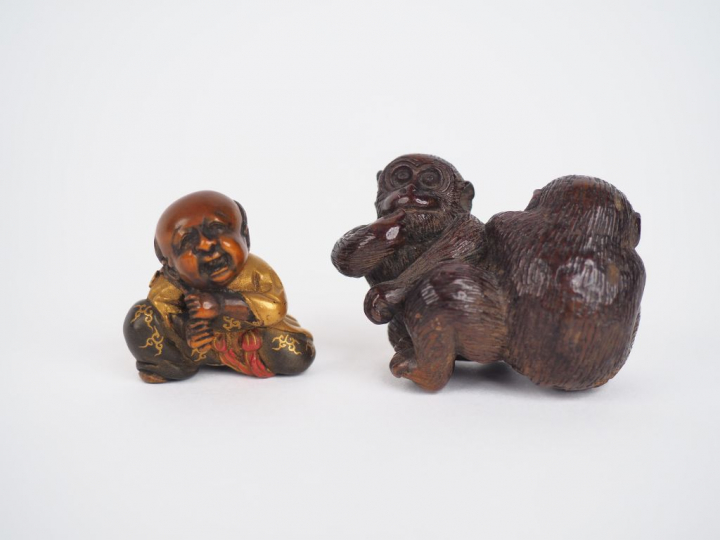 Japon, période Meiji (1868-1912)  Ensemble comprenant un netsuke en bo