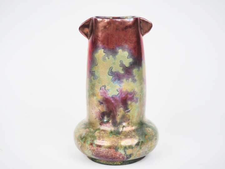 Clément MASSIER.  Vase en céramique irisée, deux ailettes de part et d
