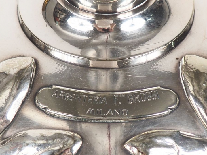 BROGGI à Milan. Pied de lampe Art Nouveau en argent. Signé "Argenteria