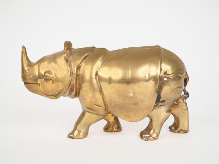 Sujet en bronze"Rhinocéros". Dim. 10,5 x 19 x 7 cm.