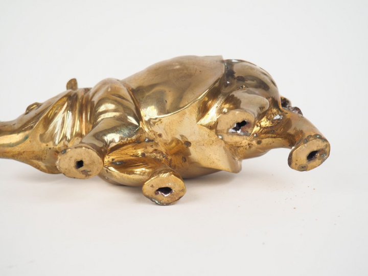 Sujet en bronze"Rhinocéros". Dim. 10,5 x 19 x 7 cm.