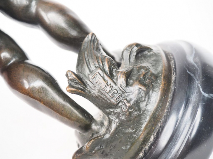 MOREAU (d'après). Sujet en bronze,"l'ange au cymbales". Signé. H. 51 c