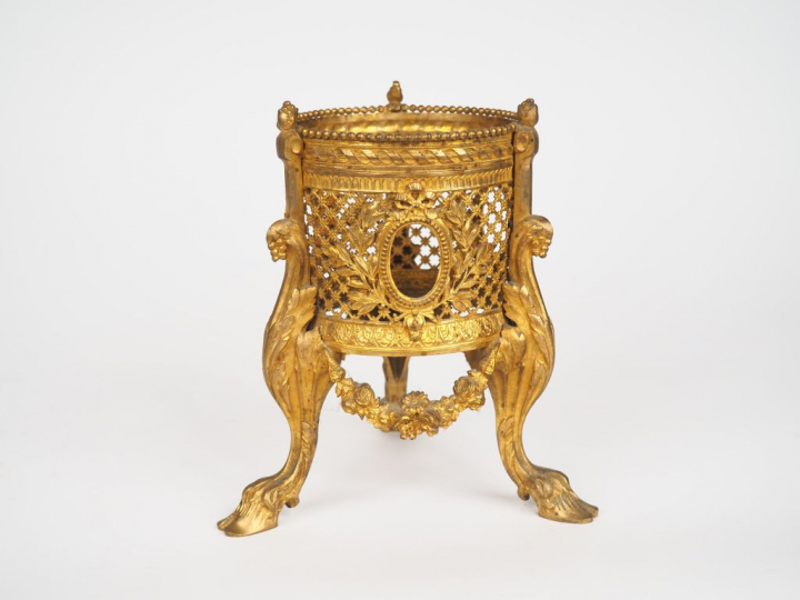 Monture de vase Napoléon III de style Louis XVI en bronze doré à décor