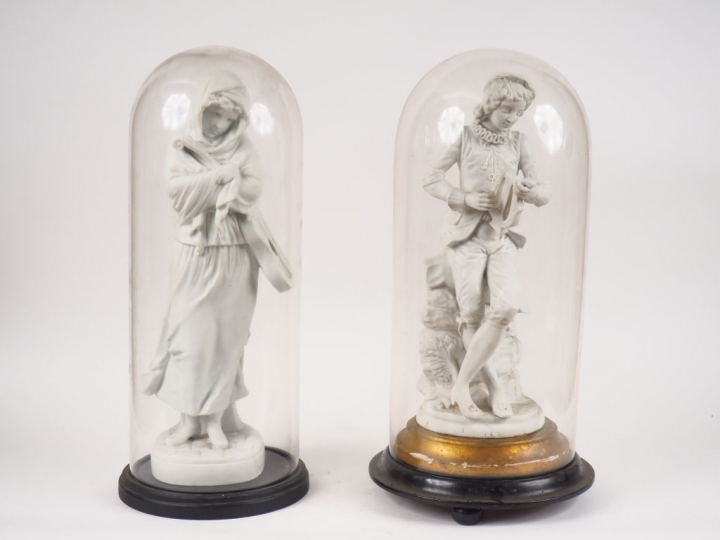 Nicolas LECORNEY. "Jeunes musiciens" Paire de sculptures en biscuit Si