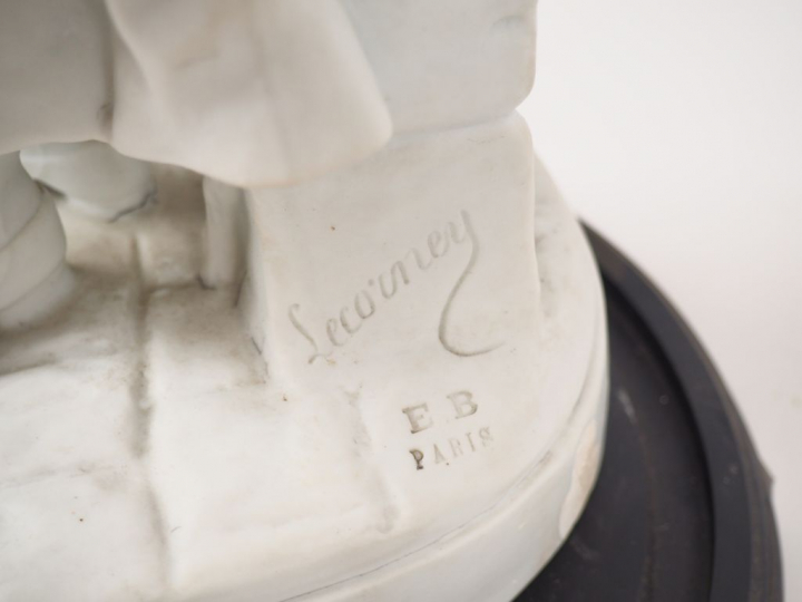 Nicolas LECORNEY. "Jeunes musiciens" Paire de sculptures en biscuit Si