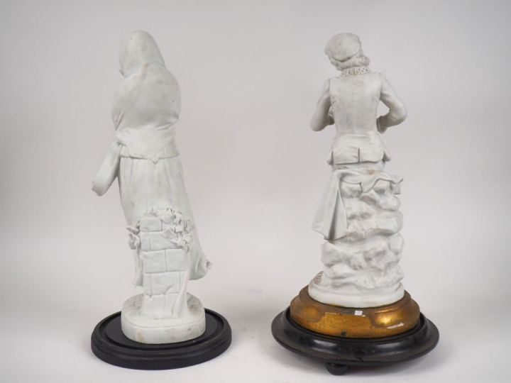 Nicolas LECORNEY. "Jeunes musiciens" Paire de sculptures en biscuit Si