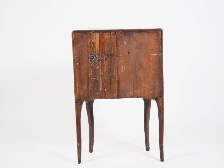 Commode demi-lune italienne XVIIIème en frisage et marqueterie à décor