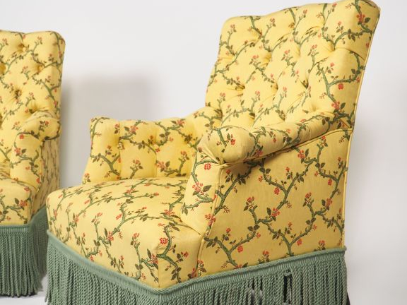 Paire de fauteuils confortables capitonnés 1900, garniture de tissu à 