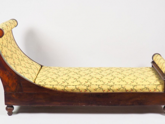 Vente aux enchères Méridienne Empire en acajou et placage d'acajou, garniture de tissu à 