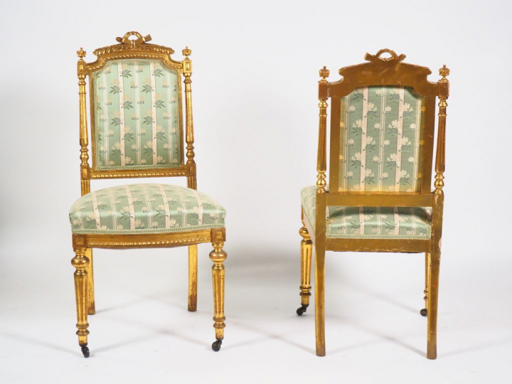 Salon Napoléon III de style Louis XVI en bois doré mouluré et sculpté,