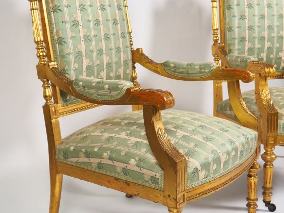 Salon Napoléon III de style Louis XVI en bois doré mouluré et sculpté,