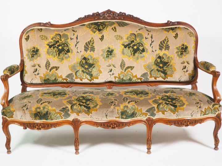 Salon XIXème de style Louis XV en bois naturel mouluré et sculpté, gar