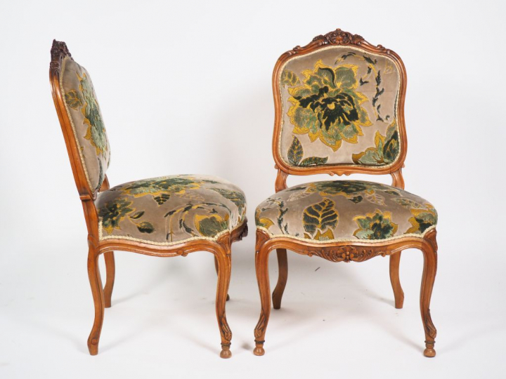 Salon XIXème de style Louis XV en bois naturel mouluré et sculpté, gar