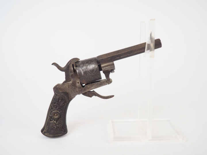 Revolver belge en calibre 7 mm à broche, canon octogonal, manque la ba