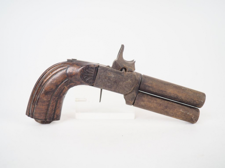 Pistolet coup de poing à coffre et à percussion et deux canons superpo