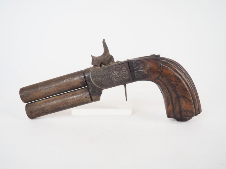 Pistolet coup de poing à coffre et à percussion et deux canons superpo