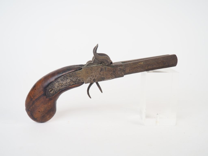 Pistolet coup de poing à coffre et à percussion et deux canons octogon