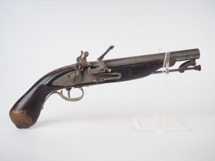 Pistolet à silex à l’usage de l’orient . Platine à corps plat et chien