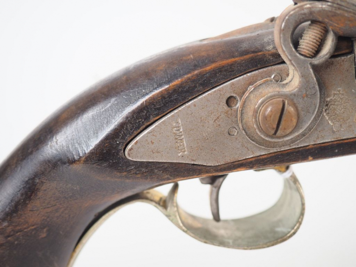 Pistolet à silex à l’usage de l’orient . Platine à corps plat et chien